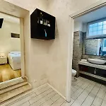 Monti Hideaway - Walk To Colosseum & Forum 아파트 *