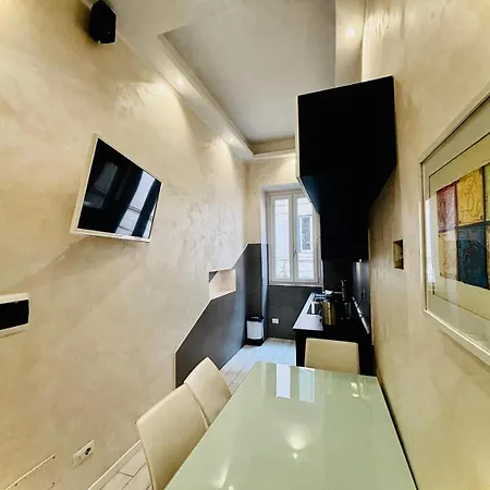 Monti Hideaway - Walk To Colosseum & Forum * 로마